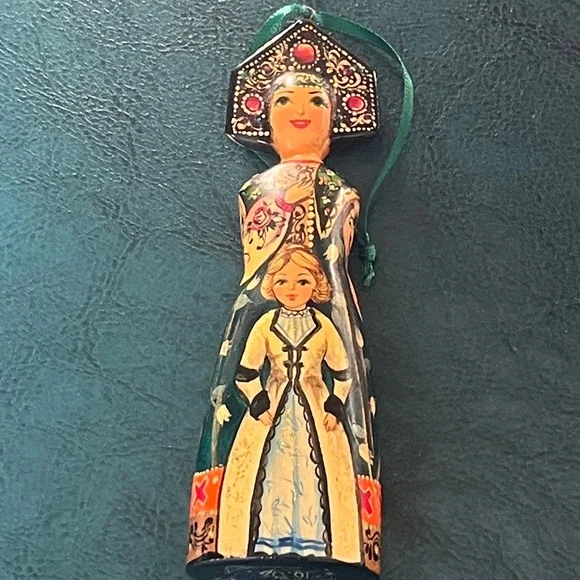 Vintage Wood Hand painted Russian Ornaments Nesting doll style - Picture 3 of 17